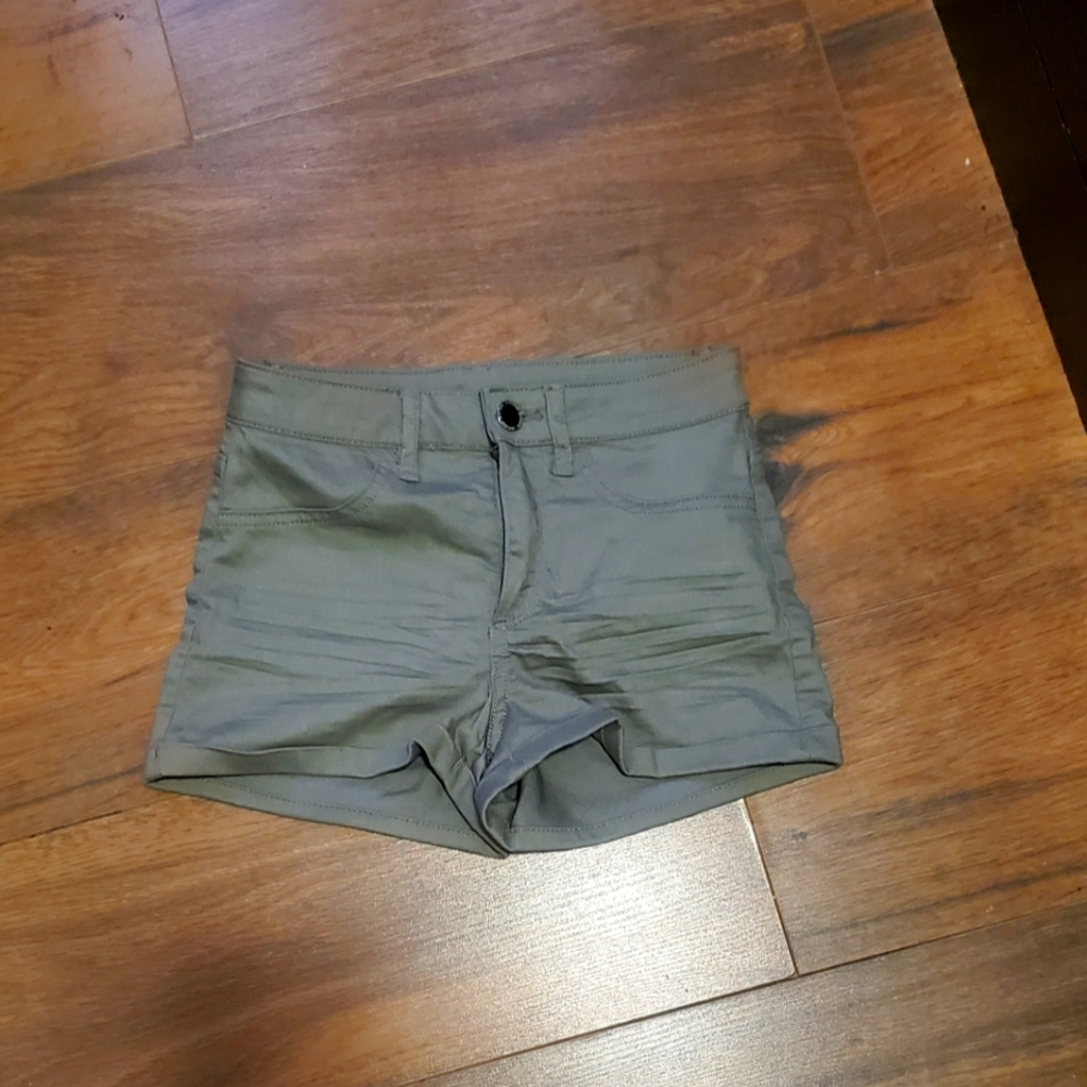 KHAKI MINI SHORTS (H&M) IN SIZE 2